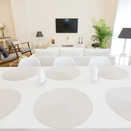 Total White Apartment