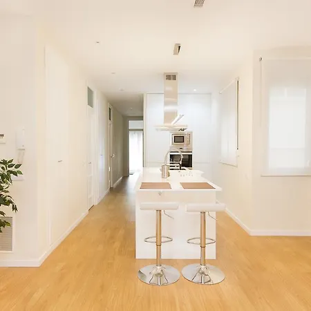 Total White Apartment *