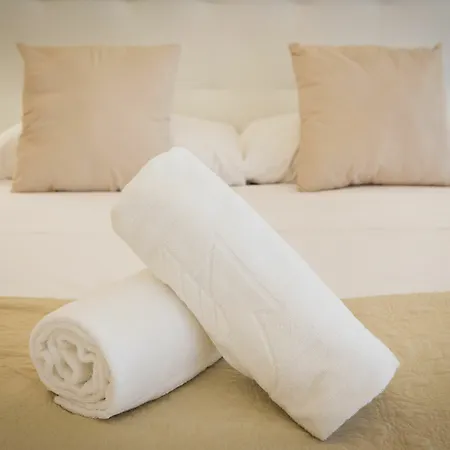 Total White Apartment *